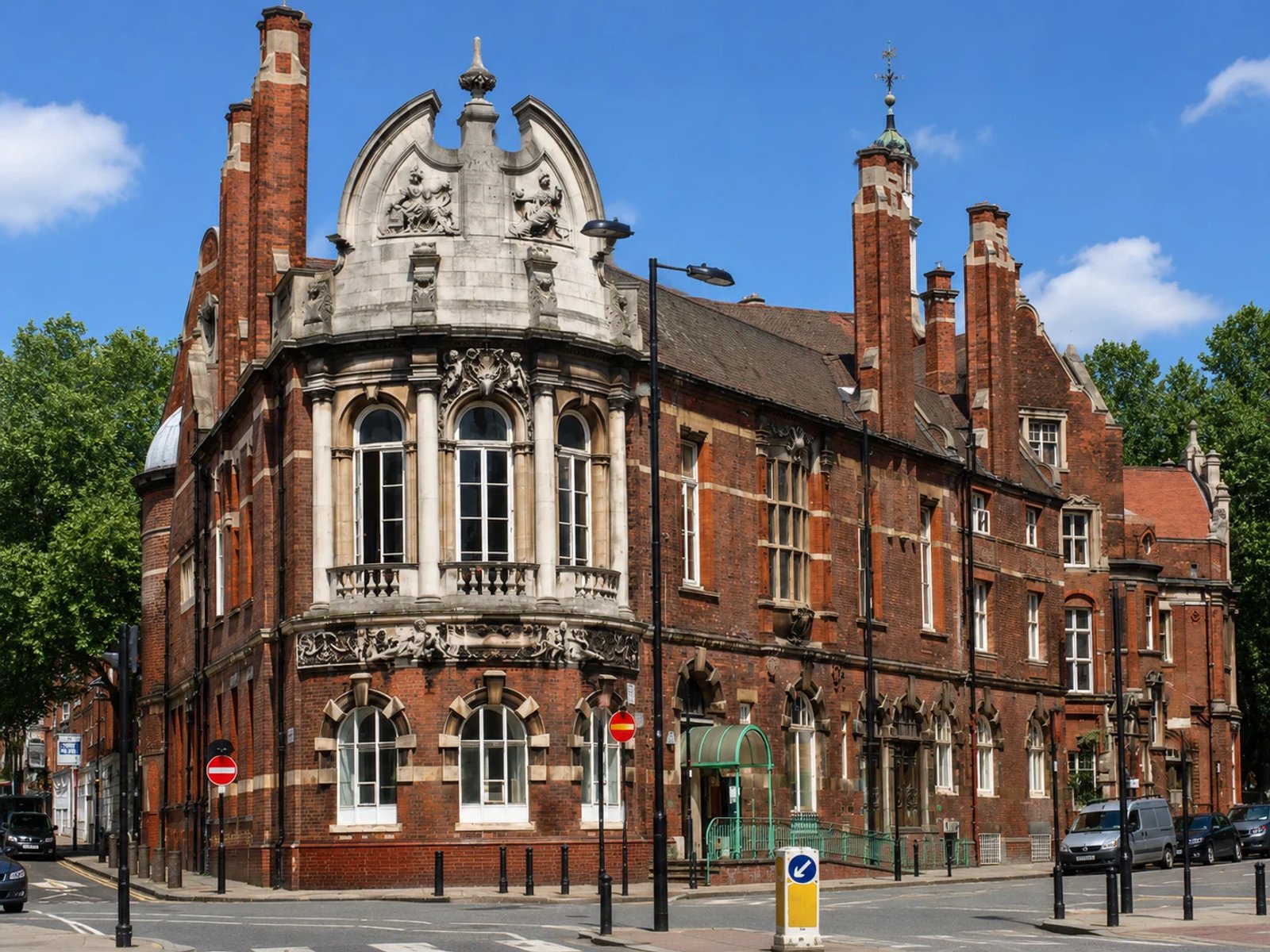 Active games, soft play, restaurants and private venues for kids birthday parties in Finsbury