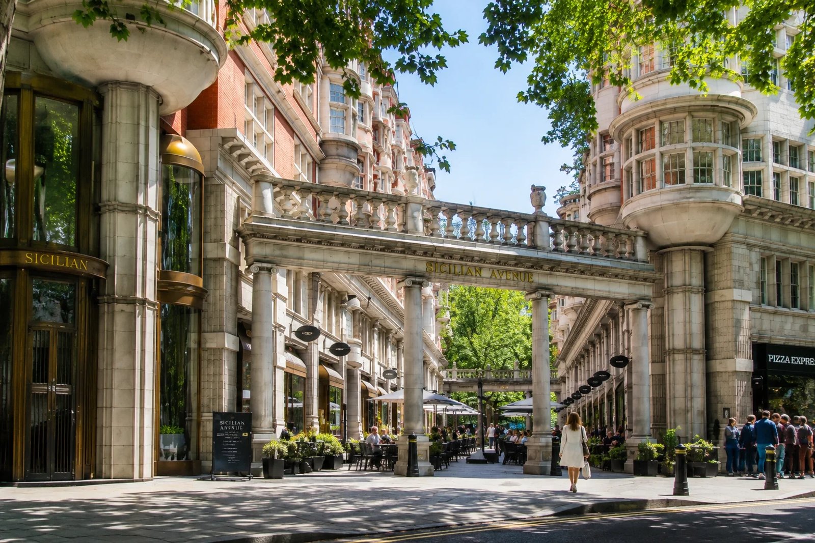 VR, restaurants and private dining rooms for kids birthday parties around Holborn